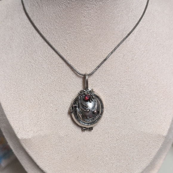 The Vampire Diaries "Elena's Locket" Necklace, Silver Tone - Picture 1 of 3